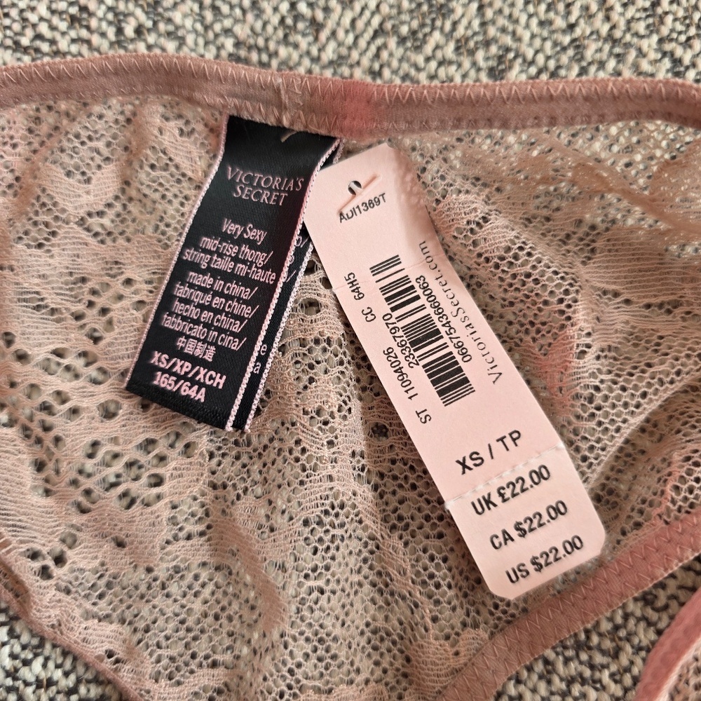 Victoria's Secret Very Sexy Mid-Rise Thong - XS - Picture 5 of 9